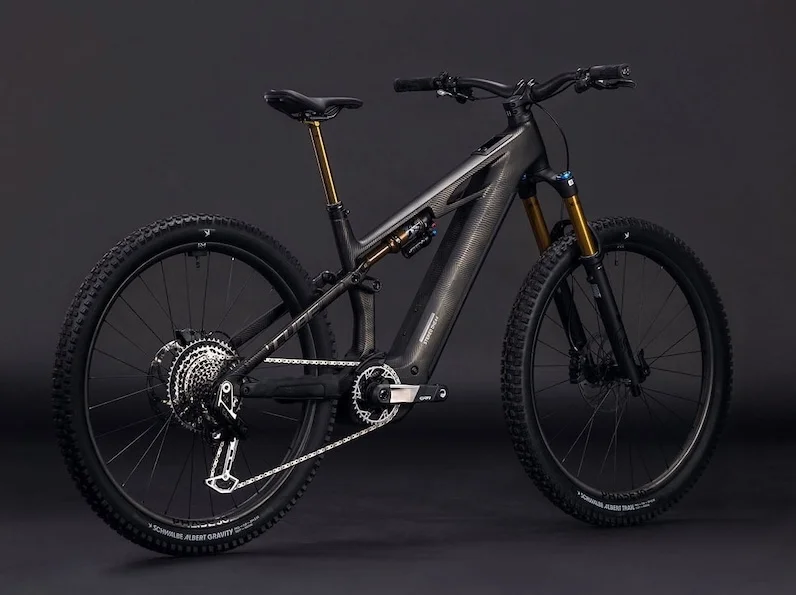 Modernes E-Mountainbike